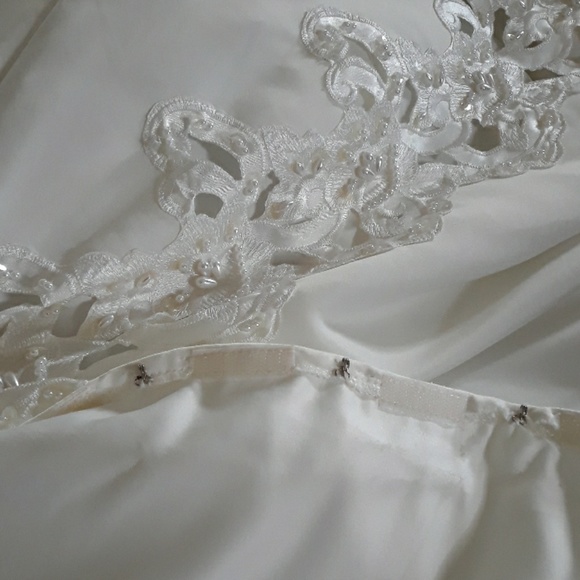 Oleg Cassini wedding gown with 7ft train - Picture 8 of 16